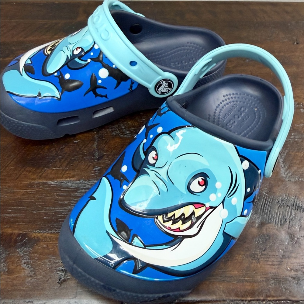 Crocs Unisex Kids Fun Lab Light Up Clogs Shark Design Shoes Size C 12
